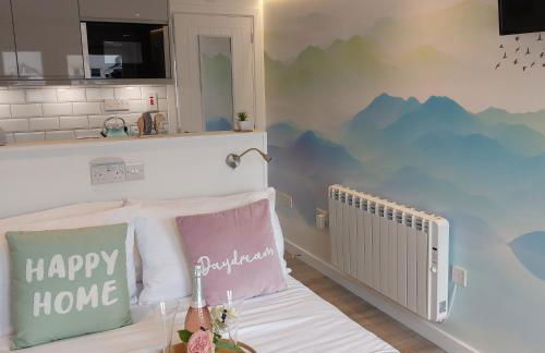 The Snug - Cosy Retreat for Two - Photo 12