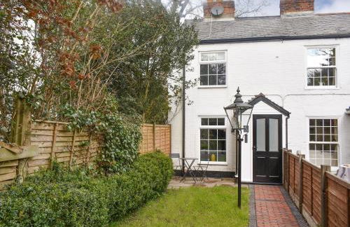 Lantern Cottage - Photo 1