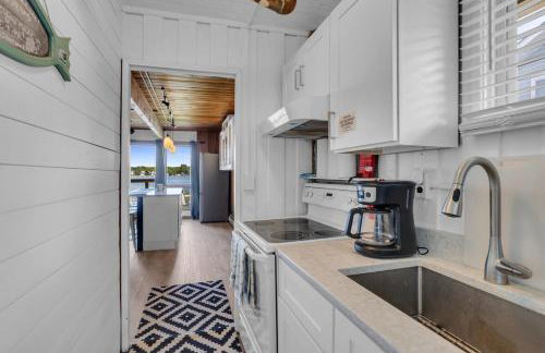 Cozy Cottage-hot tub-scenic views & private dock - Foto 26