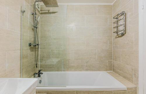 2BR with parking, Mill Hill, NW London, 10min Tube - Foto 13