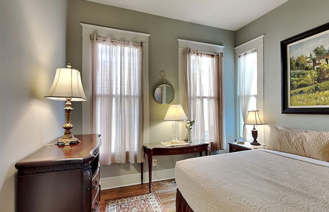 Historic Elegance - Photo 8