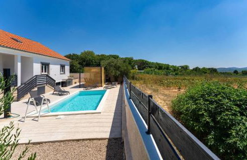 3 Bedroom Awesome Home In Rastevic - Foto 13