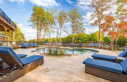 Black Bear Lodge by Avantstay Lakefront, Dock, Pool, Theater Sleeps 20+ - Foto 18