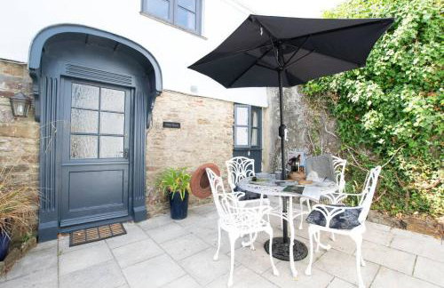 Charming Cottage near Dartmouth with Log Burner - Photo 1