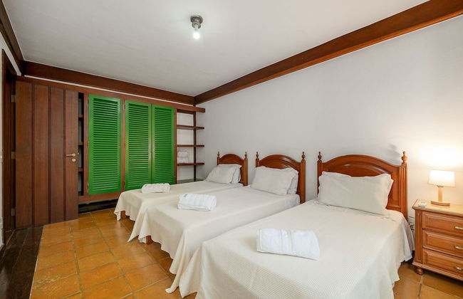 Casa com Cinco Quartos Pé na Areia - Foto 11