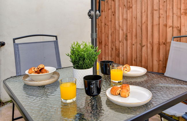 Beautiful 4 Bed House, 3 Minutes to Sea, Sleeps 8 - Foto 27