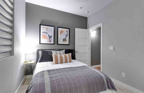 Modern Townhome Near Downtown walk to CWS! - Foto 18