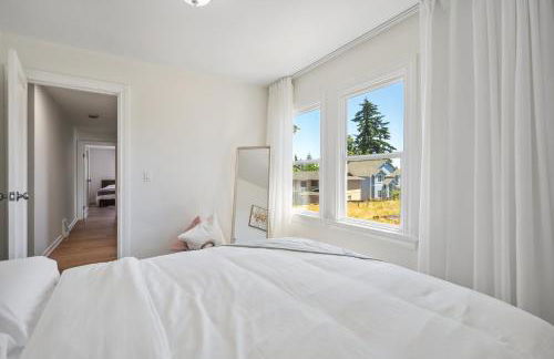 Spacious 5B2B home 5 min to airport with AC, Game Room, WiFi, Parking - Photo 14