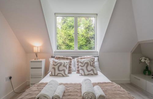 New! Modern Elegant 2-Bed Apartment, free parking - Photo 21