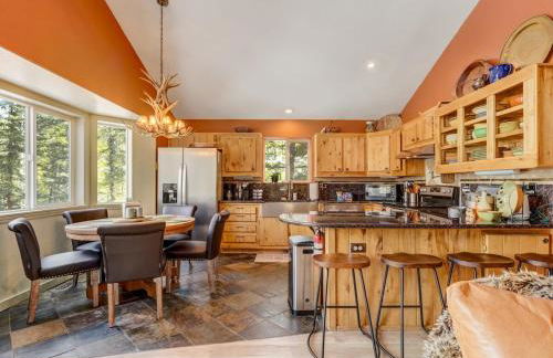 Pinetop Cabin Hot Tub BBQ Arcade Scenic Escape - Foto 11