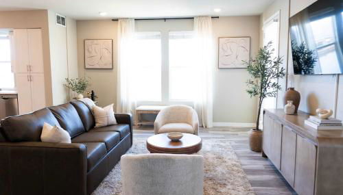 Stunning Water View 2BR · Jacuzzi & Rooftop Lounge - Foto 1