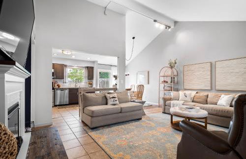 Lake Cottage with Hot Tub and Game Room - Foto 10