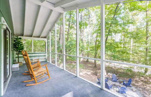 Modern w Fire Pit Deck, Grill & Hot Tub - Foto 27