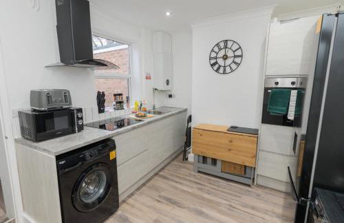 Perfect for Contractors & Families - Free Parking - Foto 6