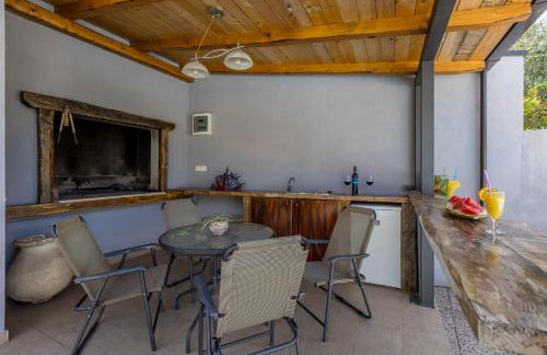 JOVI-relaxing, fenced, private, heated pool & view - Photo 72