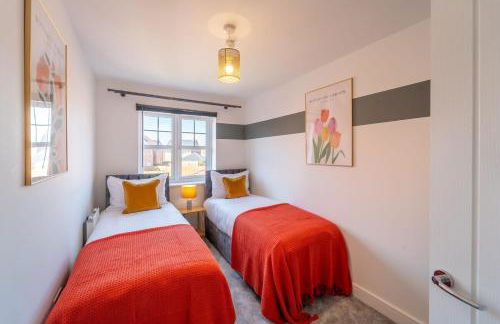 Charming 4 Bedroom House for 8 - Family Friendly - Fast WiFi - Parking - Photo 5