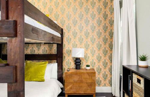 SoCo Cowgirl: Pool, Putt, Karaoke, Spa, 2mi to DT - Foto 65