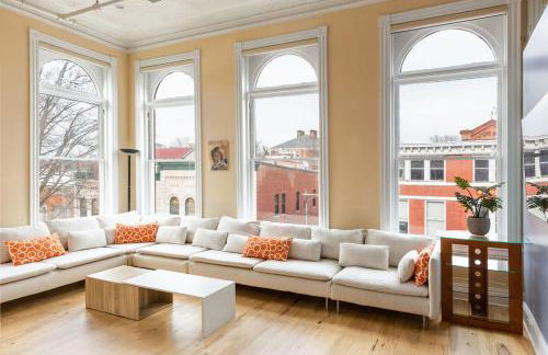 Penthouse Apartment Overlooking Downtown Mall - Foto 1