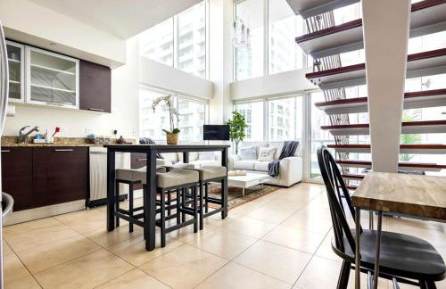 BrickellRiver LOFT with parking & 12 min to South Beach - Foto 2