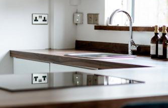 4 bed family home wifi, netflix, parking, close to wicksteed park - Photo 16