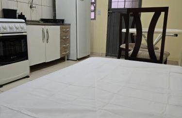 Edificio Hayannes - 01 Quarto - Cozinha - Banheiro - Garagem Coberta - Self Check in - Taxa Para Hospede Com Pets - Foto 1