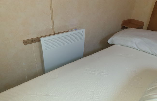 3-bed Caravan in Walton on the Naze - Photo 11