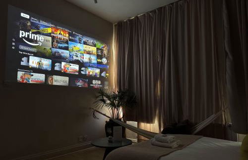 Shoreditch Loft w 100inch Cinema, Premium Mattress & Hammock, by the Design Traveller - Foto 18