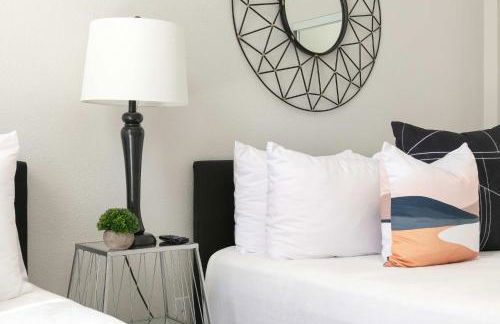 Bright 2BR Loft Sleeps 7 with Full Kitchen and Fast WiFi - Foto 11