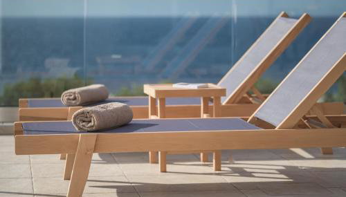 Windless SeaView Villa, with Pool & Hot Tub, By ThinkVilla - Foto 5, sunbed