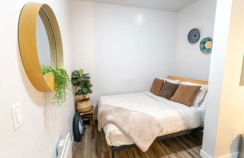 Walkable Apt Next to Restaurants, Bars, and Shops! - Foto 24