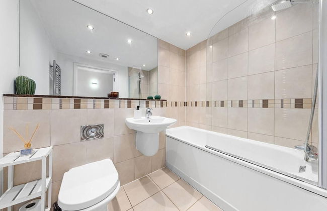 Penthouse 2-bed Apartment in The Heart Of E15 - Foto 23