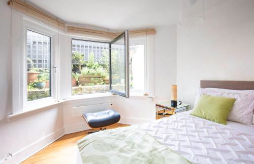 Modern flat with KING bed, garden & outdoor dining - Foto 5