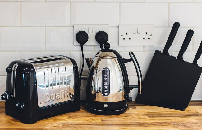 2 Bed Apartment Right on Trafalgar Square - Photo 25