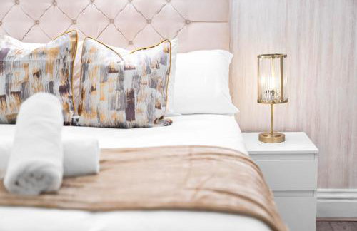 Stylish Five Bedroom House - Parking - Terrace - Fast Wi-Fi 974P - Foto 37