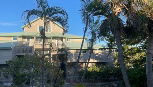 Remote Island Retreat with Private Ferry, Pool, Beach - Foto 4