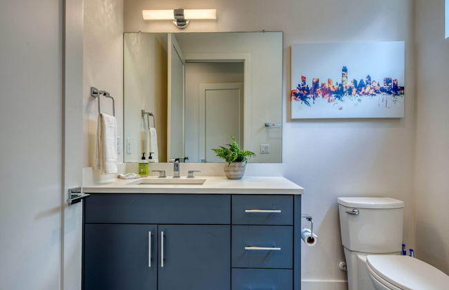 Contemporary Home Centrally Located Near Soco & DT - Foto 24