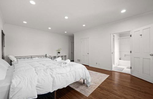 Spacious 5BR LA Villa with Pool Spa & Game Room - Foto 27