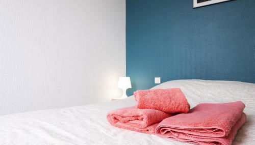 Gîte Terracotta de Segré ? cuisine ? chambre (lit queen size) ? salon - Photo 4