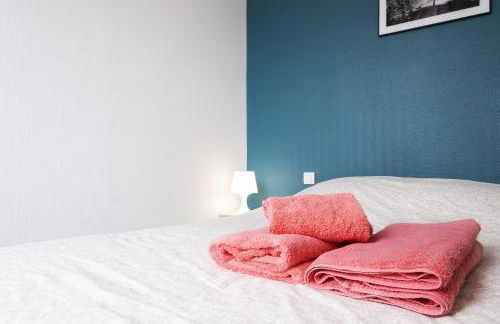 Gîte Terracotta de Segré ? cuisine ? chambre (lit queen size) ? salon - Photo 4