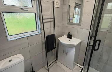 Dillons Lakeside Lodge - Photo 8