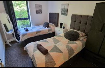 360 Serviced Accommodations - Brentwood 2 Bedroom Executive Apartment with Secure Parking - Foto 14