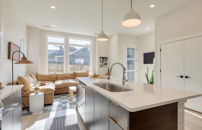 The Stage by Avantstay Chic 4bdr w Covered Balcony Modern Newly Built - Photo 14