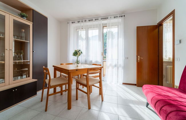 Scarlet Apartment with Garden - Photo 6