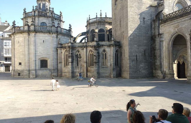 Lugo Guided City Tour - Photo 3