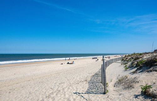 NEW 3BR-3BA Beach Block with Parking - Photo 37
