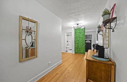 Modern Apartment with Parking & Prime Location - Foto 9