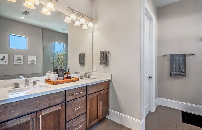 Luxury Downtown Home w Rooftop Deck in the Skyline - Foto 6