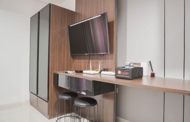 Nice And Comfort Studio At West Vista Apartment - Photo 2