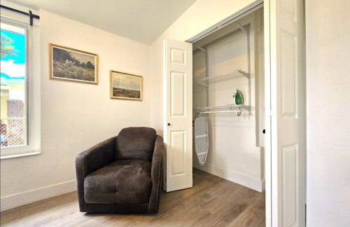 Modern 3BR Home Near Holycross Hospital - Foto 12