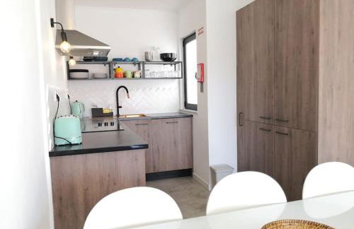 Airy 3br, AC, Garden, 2min Strip, 8min Oura Beach - Foto 17